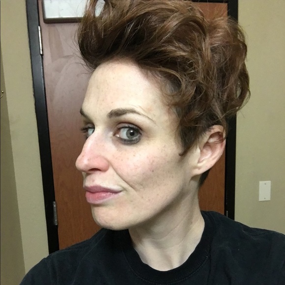 Meet your Posher, Lacey - Picture 3 of 5